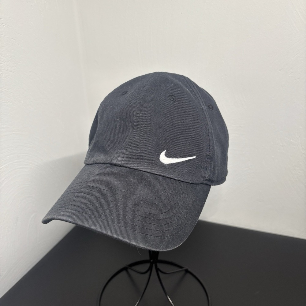 Nike Heritage 86 Men's Strapback Hat Black Size OSFM Adult Embroidered Logo